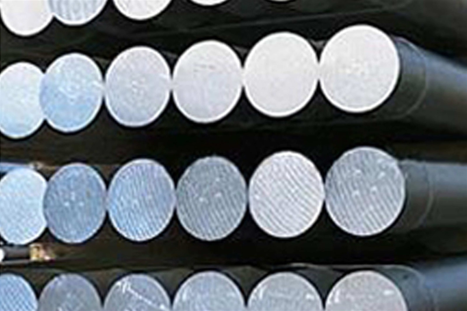 Metal band saws are suitable for cutting steel billets Metal band saws are suitable for cutting steel billets